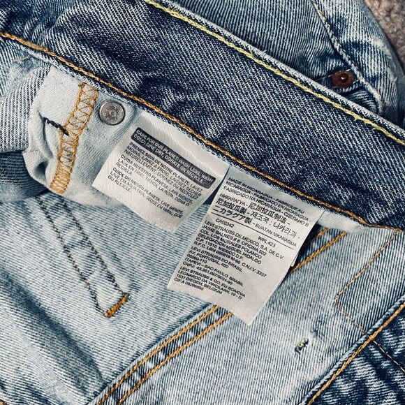 LEVI’S 550 Men’s Jeans 42 x 34 Light Wash - Picture 4 of 5